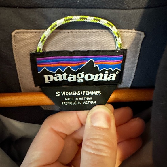 Patagonia Women's Puffer Jacket - Picture 3 of 4